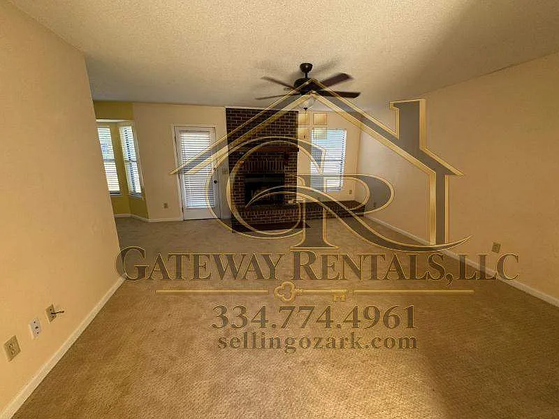 3 bed, 1196 sqft, $1,400 — Photo 2