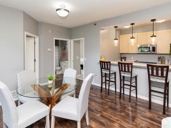 1740 SE La Grant Pkwy APT 30, Waukee, IA 50263