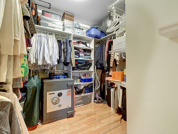 4th image of 1055 River Road Townhouse #11