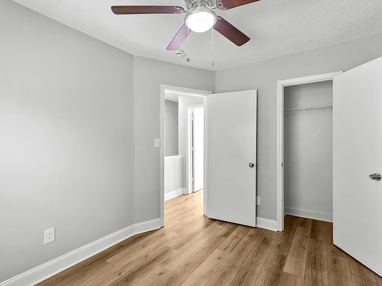 Bellview Apartments — Photo 28