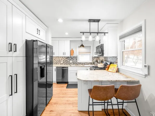 10200 Belmont Rd, Minnetonka, MN 55305