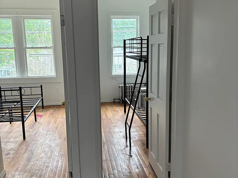 1068 Castleton Ave — Photo 6