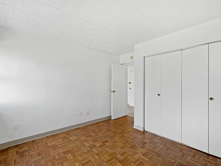 Penn Towers Apartments — Photo 15
