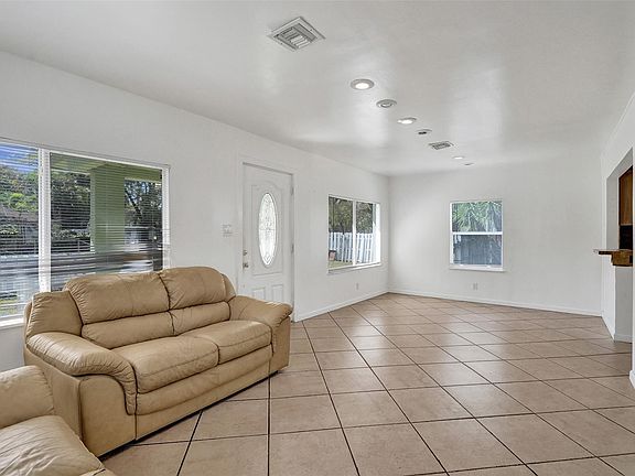 3rd image of 1431 SW 27th Court