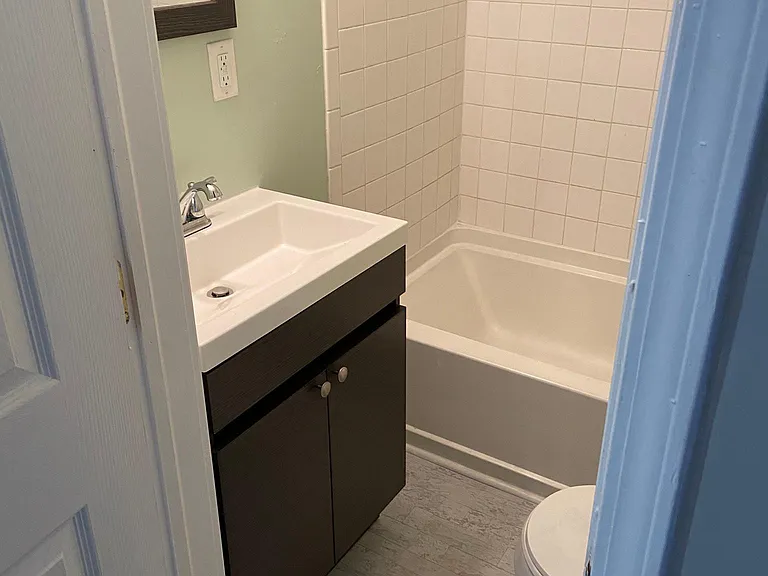 2412 Guilford Ave — Photo 6