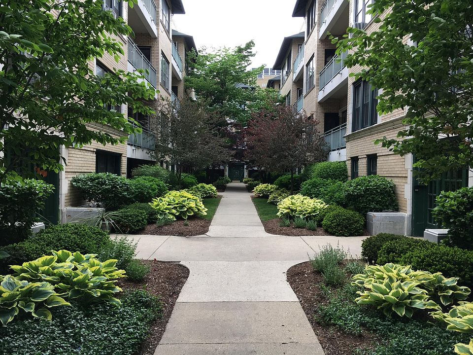 1st image of 4318 N Clarendon Ave APT 1831