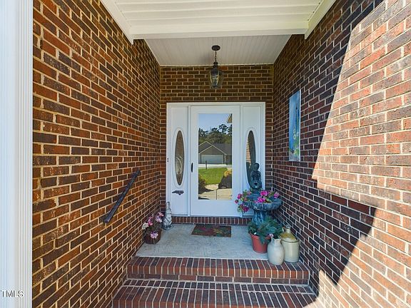 4th image of 628 Rockwood Dr