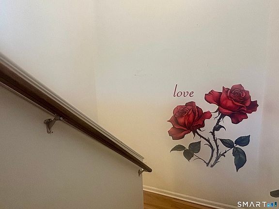 4th image of 20 Woodhill Road #20