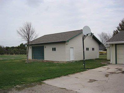 3rd image of 4601 Valley Dr