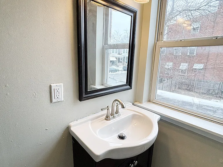 1103 W Airy St — Photo 10