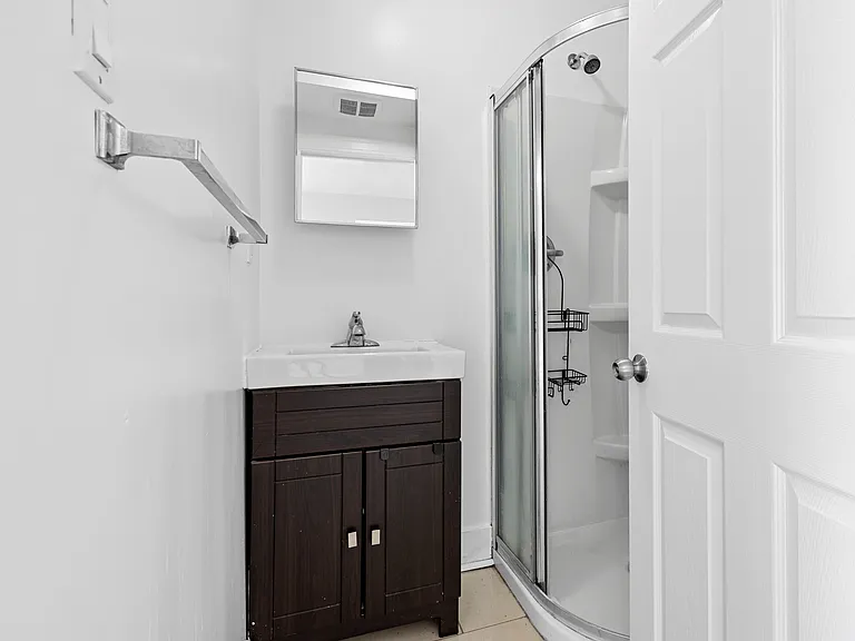 46 Carlyle Ave — Photo 15