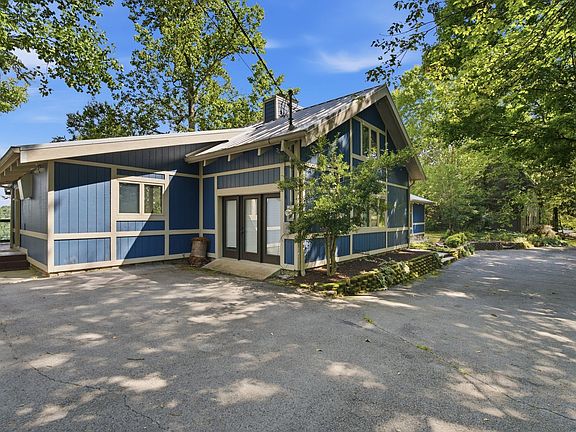 4th image of 220 Summit Pointe Ln