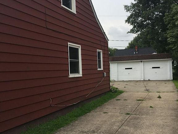 3rd image of 26890 Shirley Ave