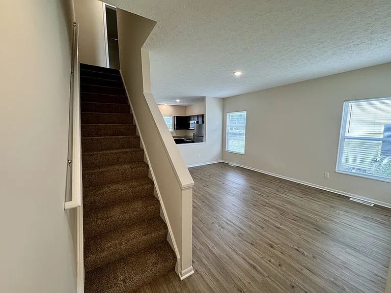 389-395 Abbeyville Rd #389 — Photo 7