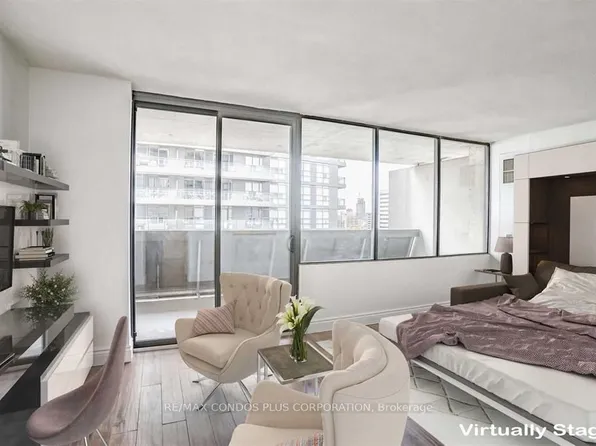 720 Spadina Ave #1011, Toronto, ON M5S 2T9