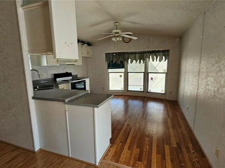 2408 Meadowlark St — Photo 11