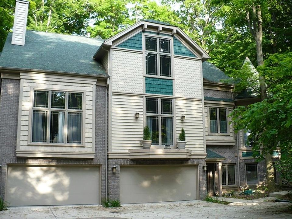 PORCH RIGHT OF GARAGE DOOR