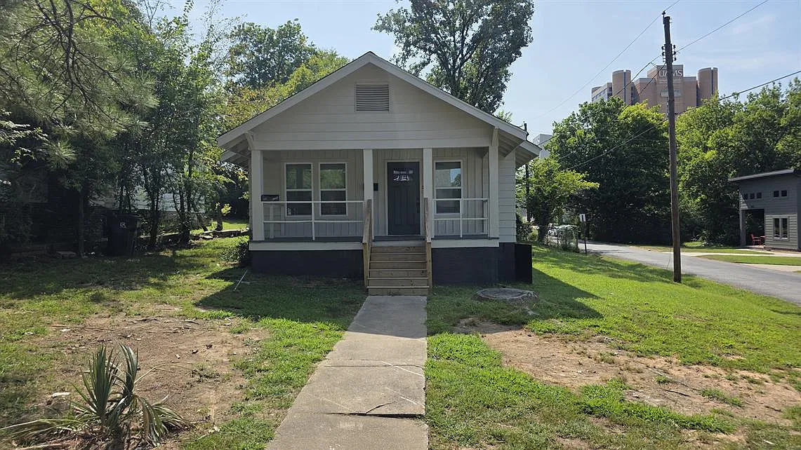 3 bed, 1100 sqft, $1,495 — Photo 1