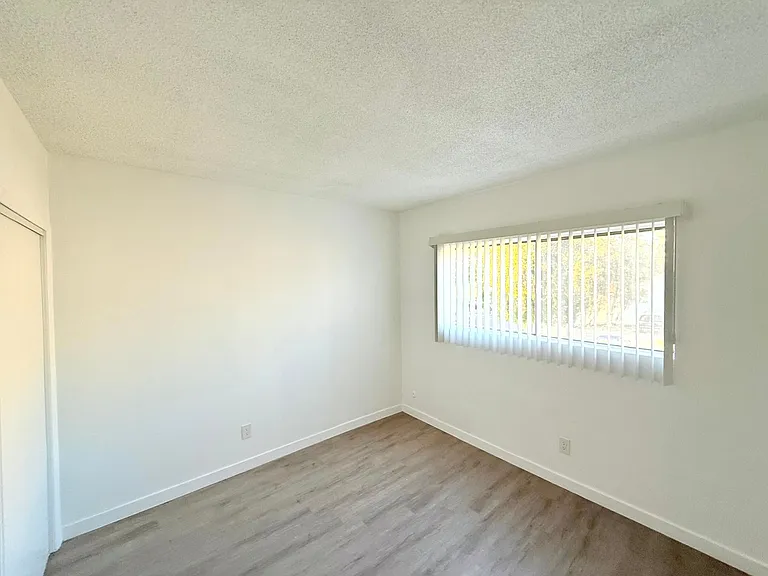 1426 South Point View St. — Photo 23