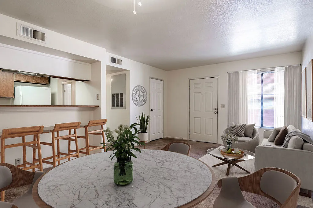 Sunset Springs Apartments — Photo 2