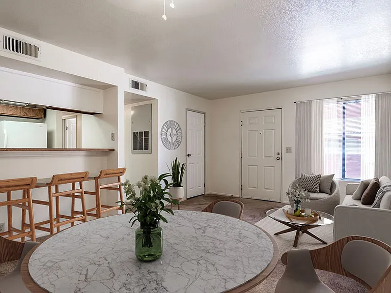 Sunset Springs Apartments — Photo 2