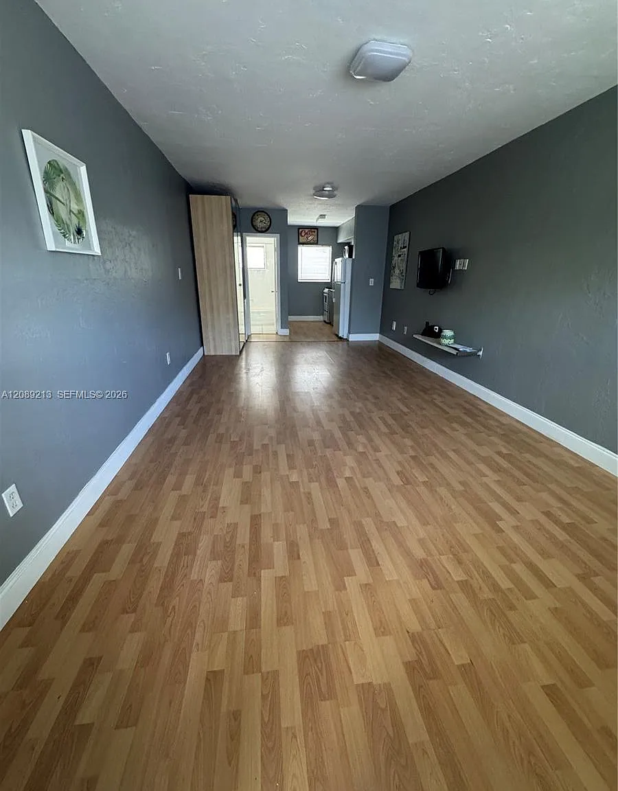 Lincoln Road Villas East — Photo 2