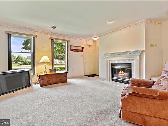 4th image of 5550 Moreland Ct