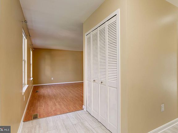 4th image of 11 Ben Woods Ct