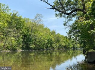 15A Walnut Ln, Perkiomenville, PA 18074