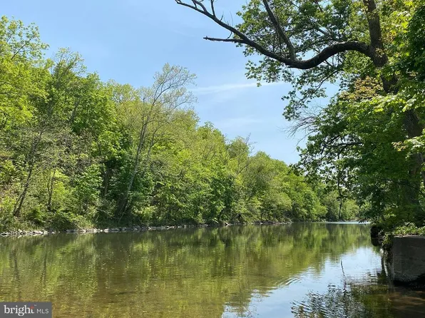 15A Walnut Ln, Perkiomenville, PA 18074