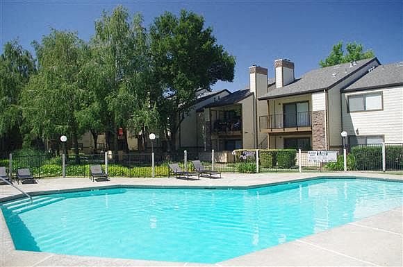 2 Sparkling Pools