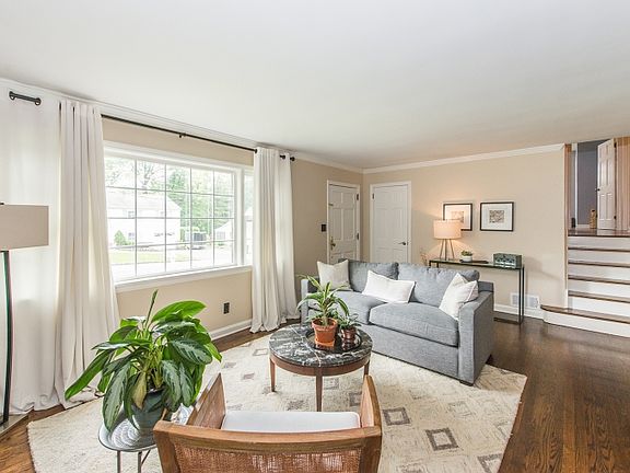 5th image of 37 Laurel Pl