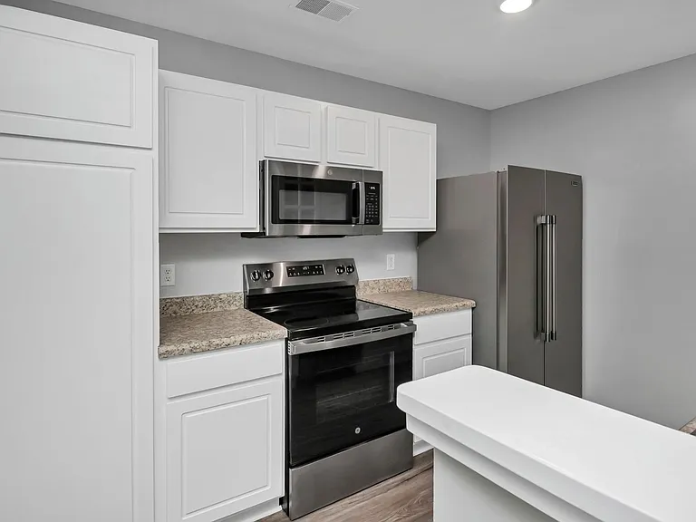 141 Wigmore Ln — Photo 8