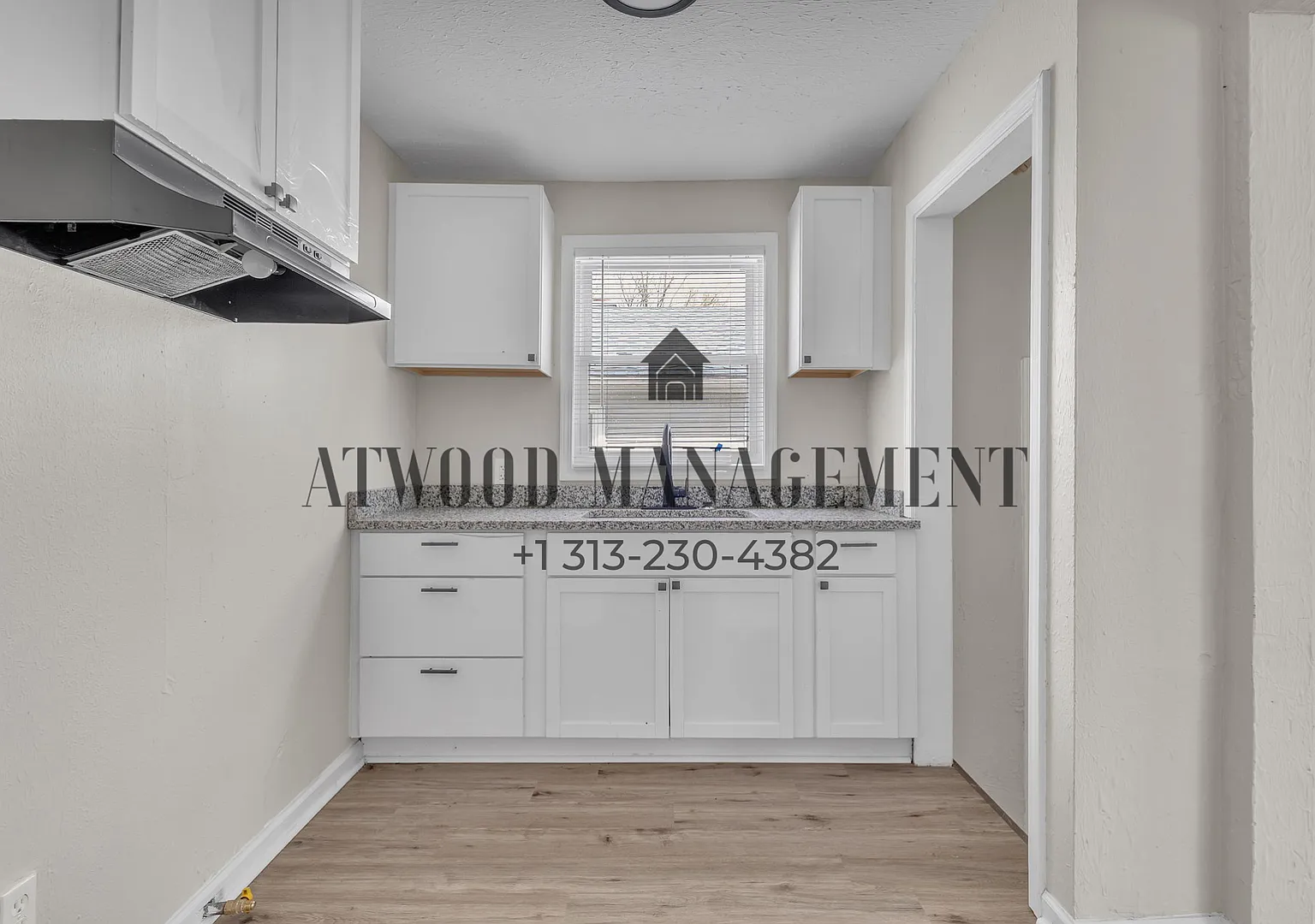 This beautifully updated 3-bedroom, 1-bath single-family home is ready for move-in! — Photo 4
