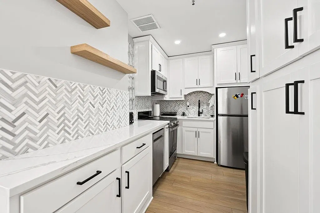 Studio, 1.0 bath, 380 sqft, $2,000 — Photo 3
