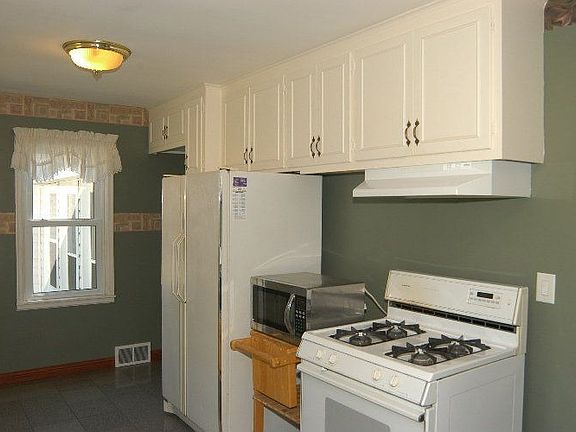 Light and Bright kitchen with newer appliances