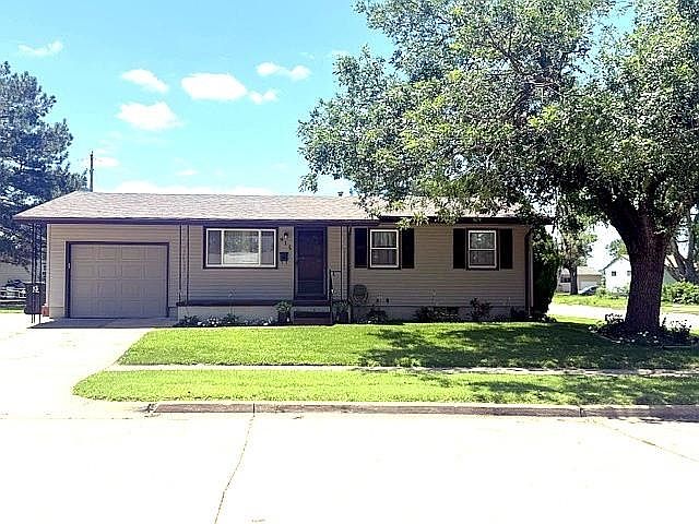 1st image of 915 Lena Ave