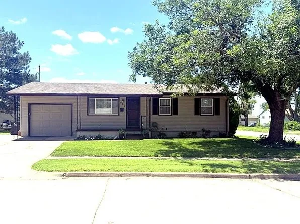 915 Lena Ave, Salina, KS 67401