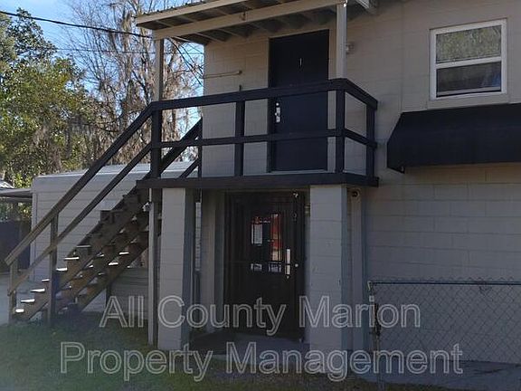 2nd image of 2441 N Pine Ave
