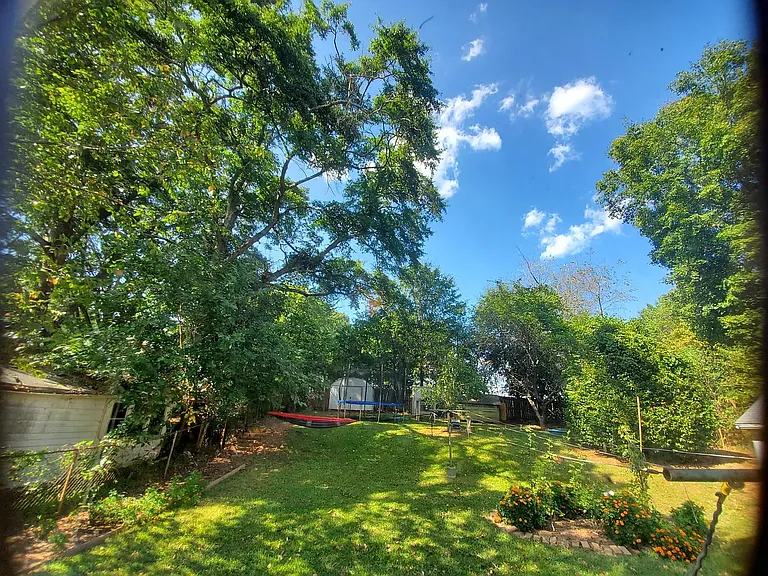 1381 Quarles Ave SE — Photo 2