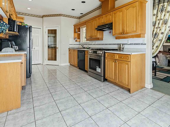 5th image of 8868 112th St