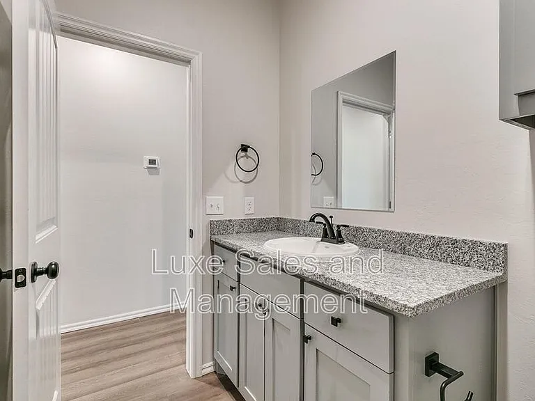 8002 NW 105th Ter — Photo 14