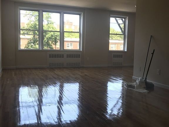 3rd image of 13950 35th Ave APT 2A