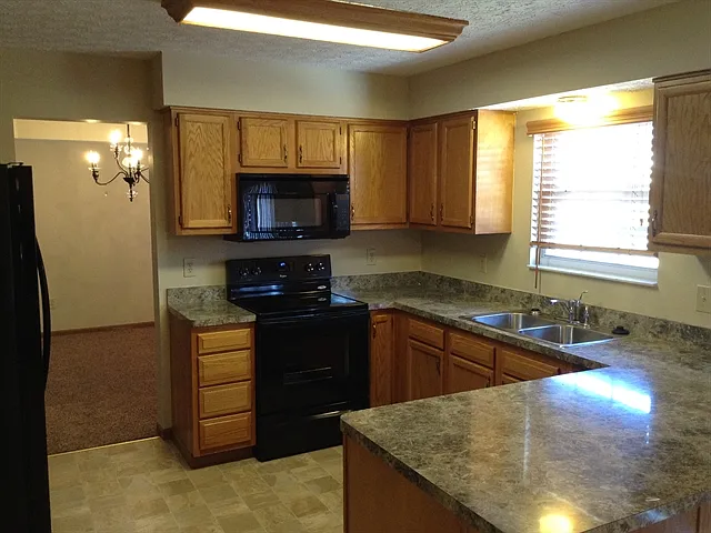 206 Aston Ct — Photo 3