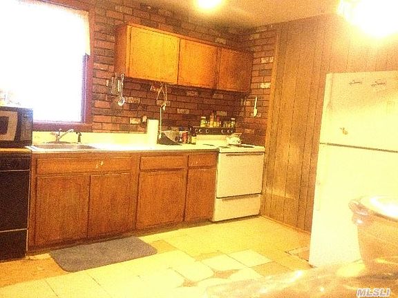 4th image of 2904 Devon Ave