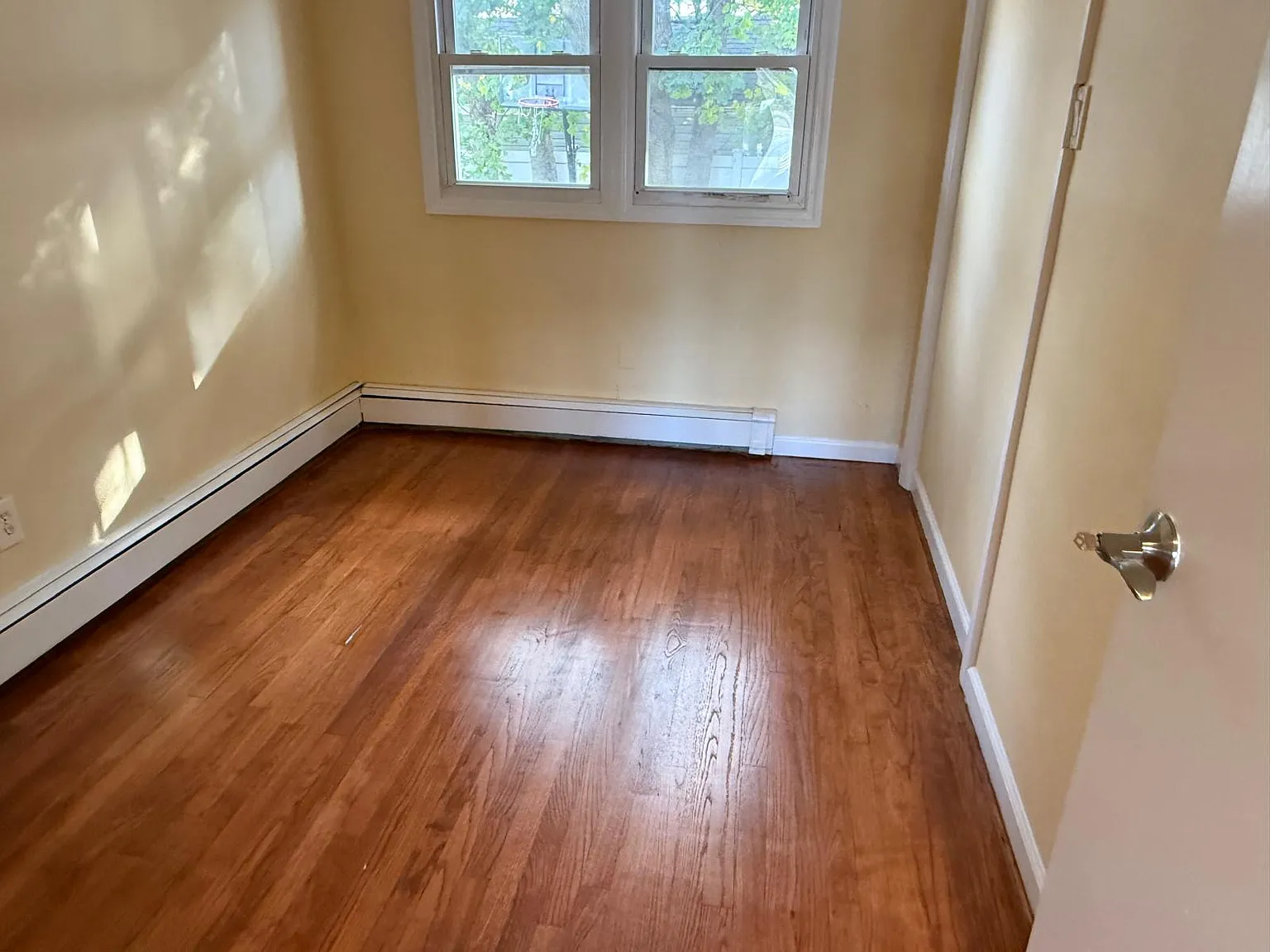 5 bed, 2000 sqft, $5,000 — Photo 2