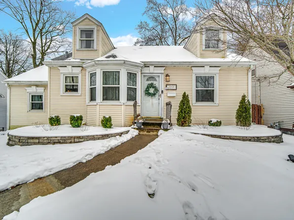 2714 Clough Ave, Highland, IN 46322