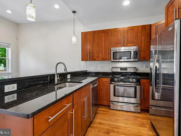 1339 C St NE — Photo 10