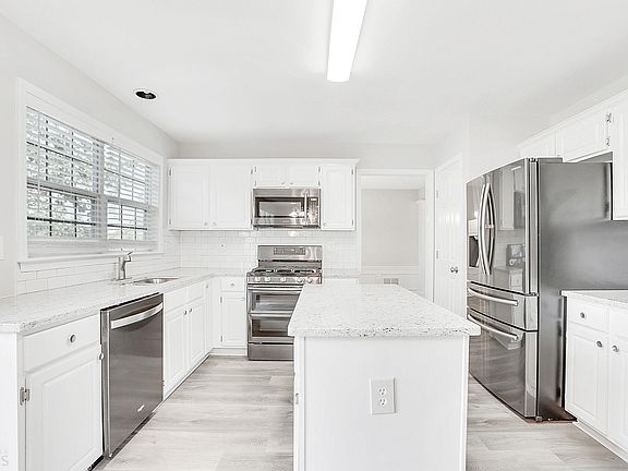 5th image of 3535 Chasefield Way NE