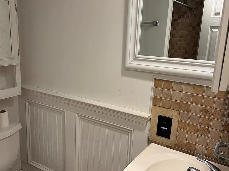 19 Laurel St #1 — Photo 12